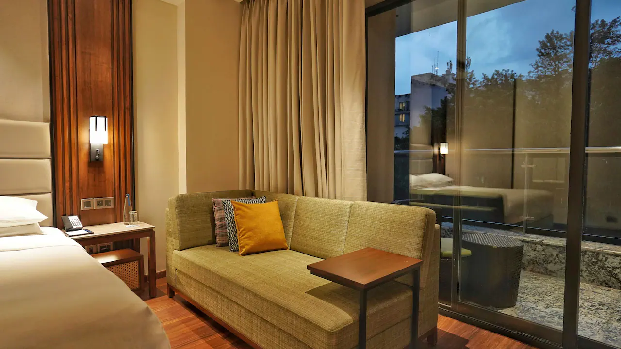 1 King Bed, Balcony, Deluxe1