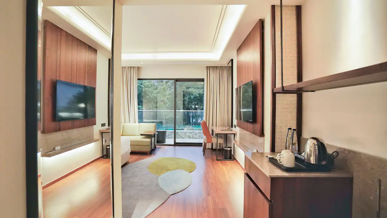 1 King Bed, Balcony, Deluxe2
