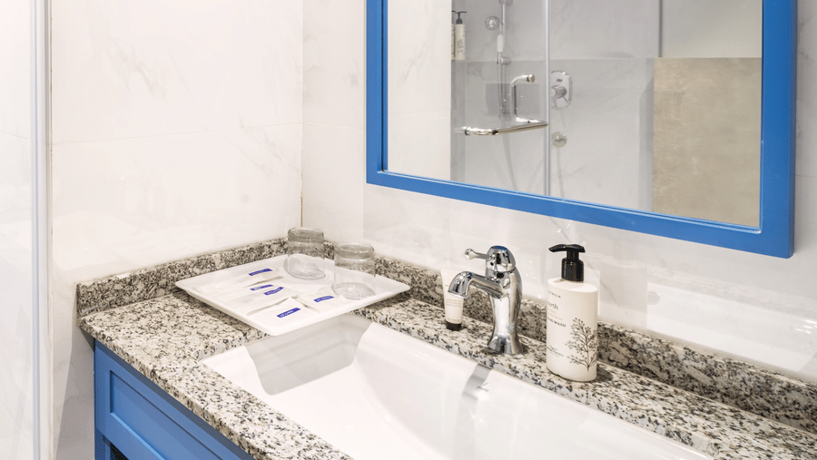 Bathroom_Twin_jmnsux