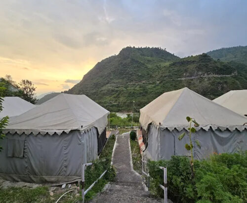 Camp Nirvana, Barkot