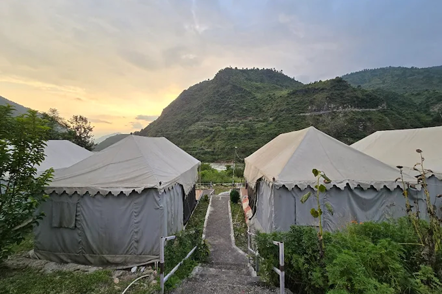 Camp Nirvana, Barkot