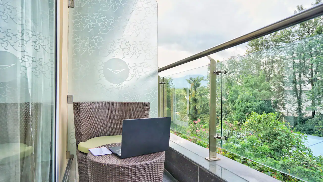 Centric Suite, 1 King Bed, Balcony1