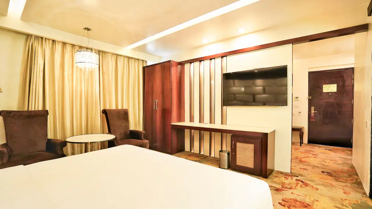 Deluxe Suite, 1 King Bed1