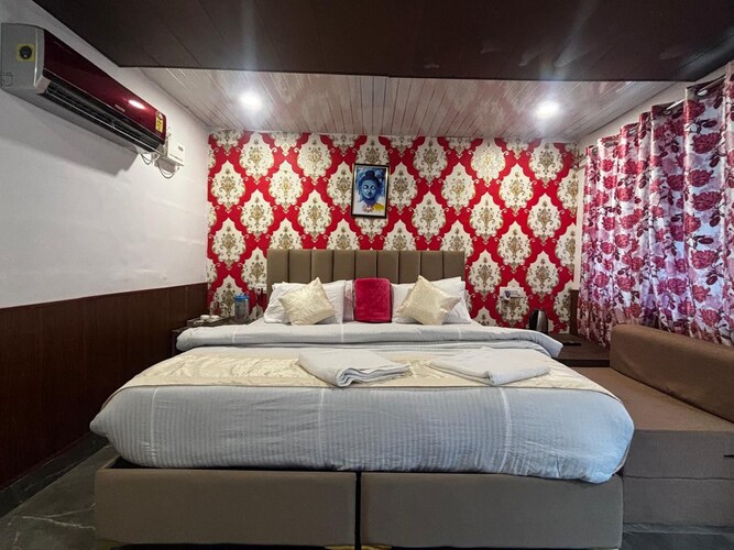 Deluxe Swiss Camp1
