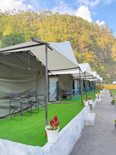 Deluxe Swiss Camp2
