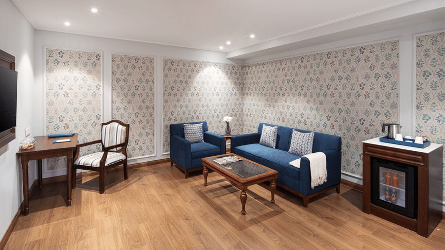 Suite_Living_Room_lk3iuy